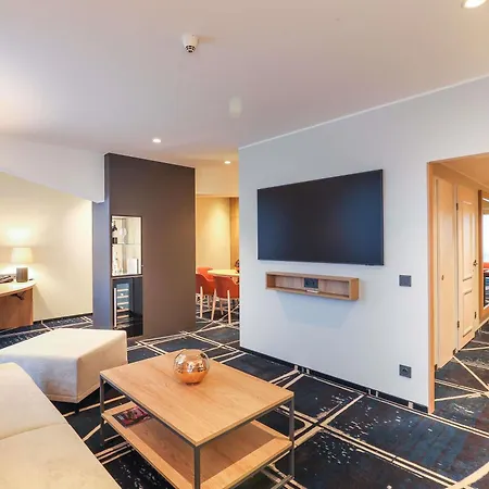 Mercure Centrum بوزنان