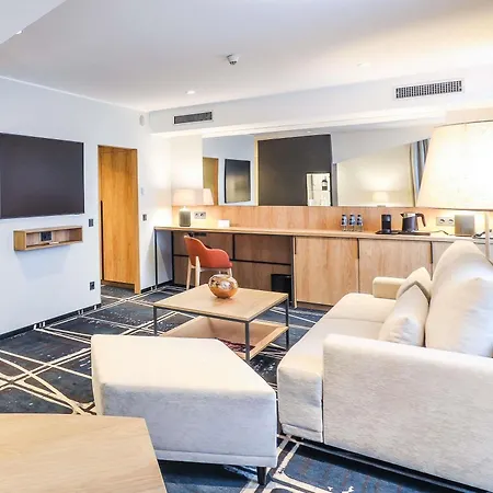 فندق Mercure Centrum بوزنان