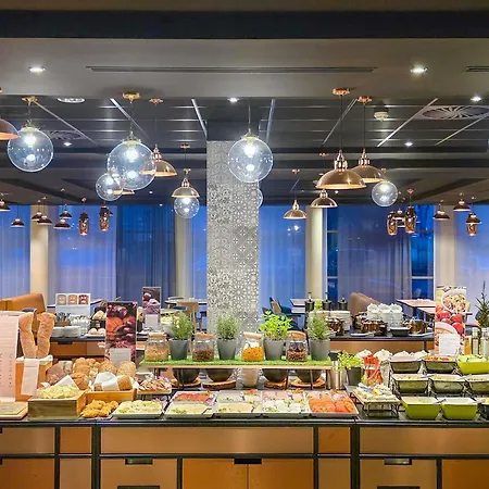 Mercure Centrum فندق بوزنان