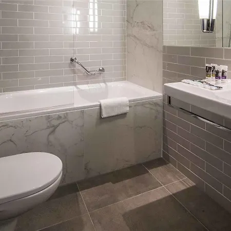 Mercure Centrum 4* بوزنان