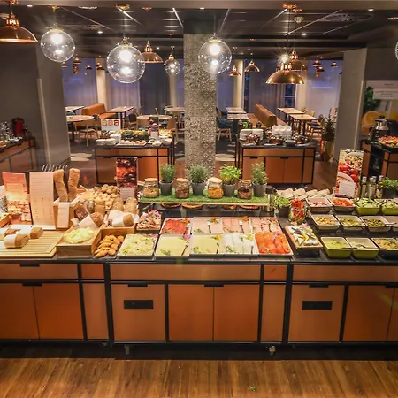 Mercure Centrum 4* بوزنان