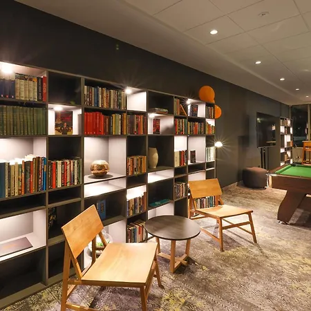 فندق Mercure Centrum بوزنان