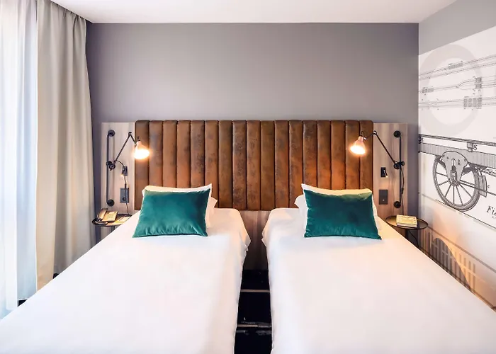 Mercure Centrum فندق بوزنان