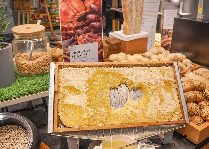 Mercure Centrum 4* بوزنان