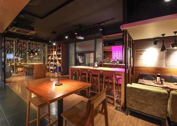 Mercure Centrum فندق بوزنان