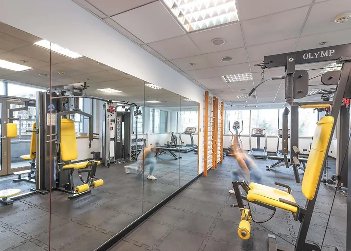 فندق Mercure Centrum بوزنان