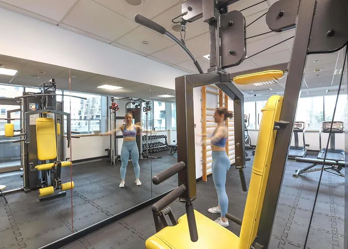 Mercure Centrum فندق بوزنان