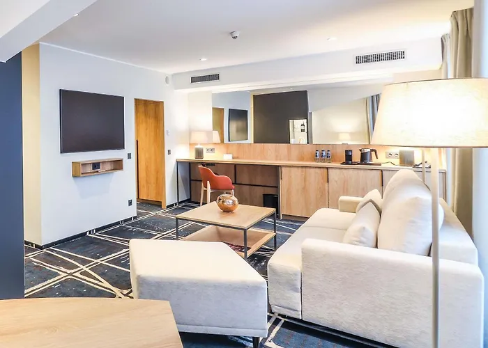 فندق Mercure Centrum بوزنان