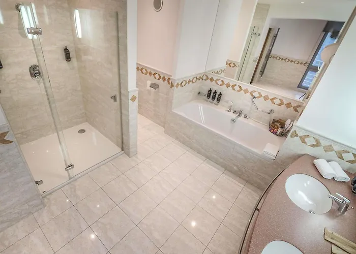 فندق Mercure Centrum 4*