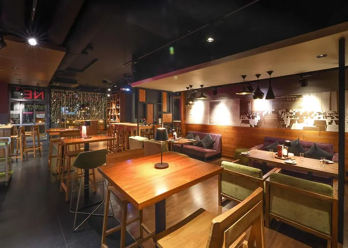 فندق Mercure Centrum بوزنان